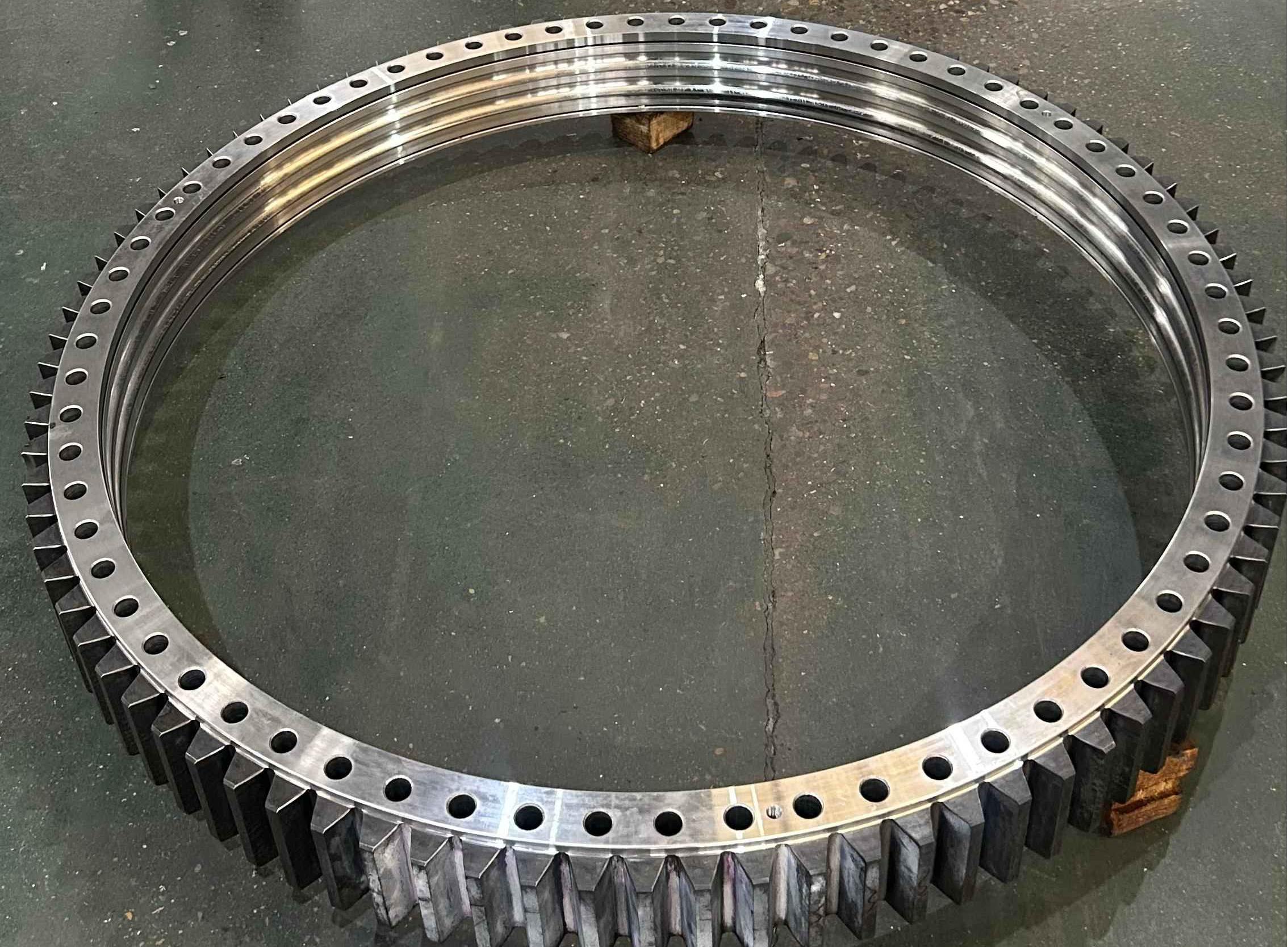 LTZC manufactured cranes slewing ring for Italian customers.