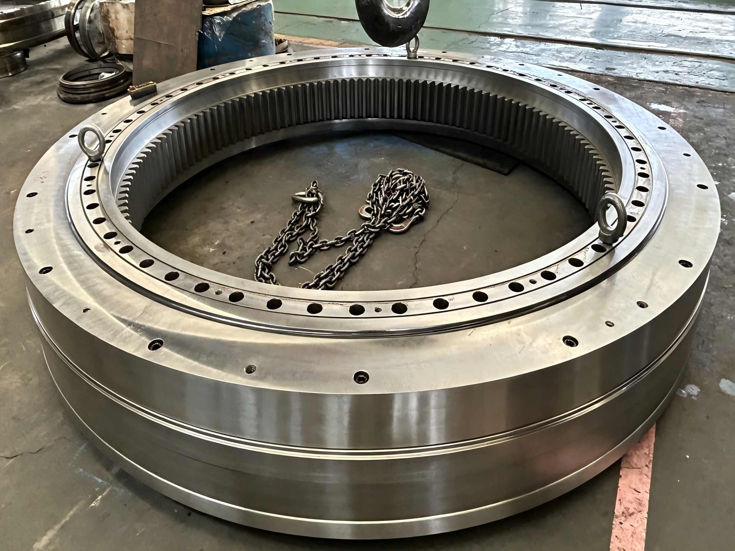 Heavy duty turntable bearing