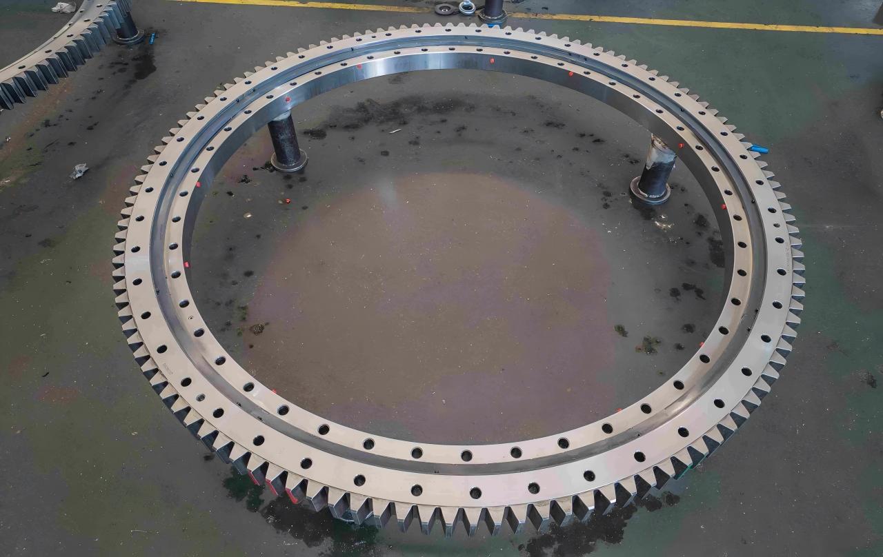 Slewing Bearings Selection and Maintenance Guide for Port Cranes