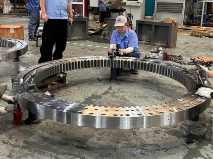 Quality Control: End Runout Inspection of Cross Roller Rotating Bearings