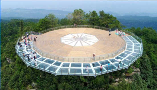 Scenic rotary viewing platform using amusement slewing bearing